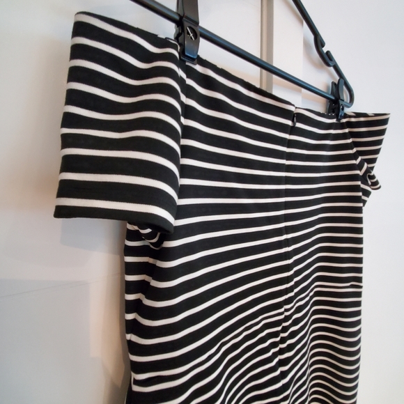 Off the Shoulder Striped Dress - New - Picture 3 of 5